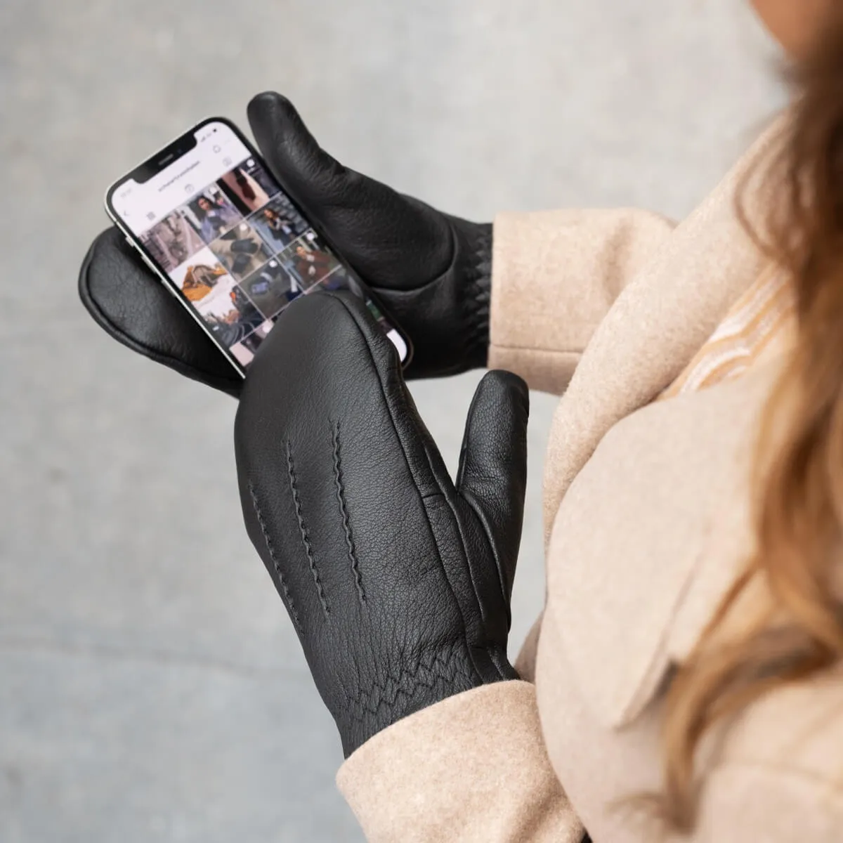 Eva - stylish goat leather mittens with luxurious faux fur lining & touchscreen feature