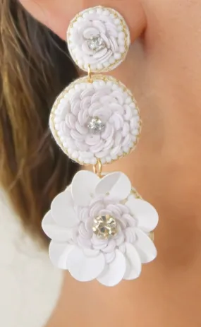 Niquero White Earrings